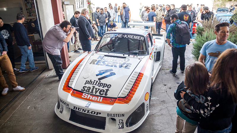 Illustration for article titled Race cars live forever: a Porsche 935 thrives on Los Angeles streetsÂ